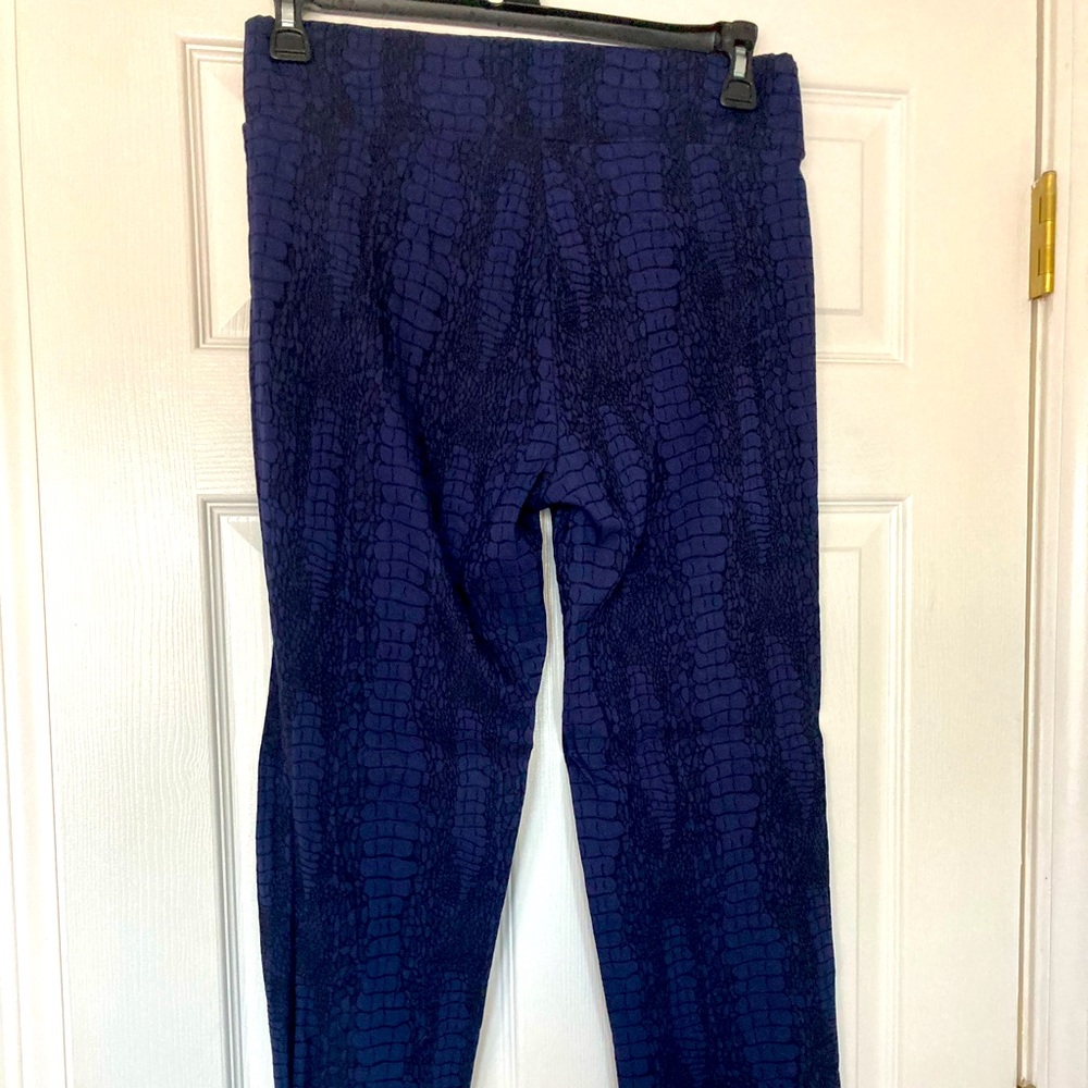 Bundle 3 items $8 and under for $13. Style rite navy with black. pants. L